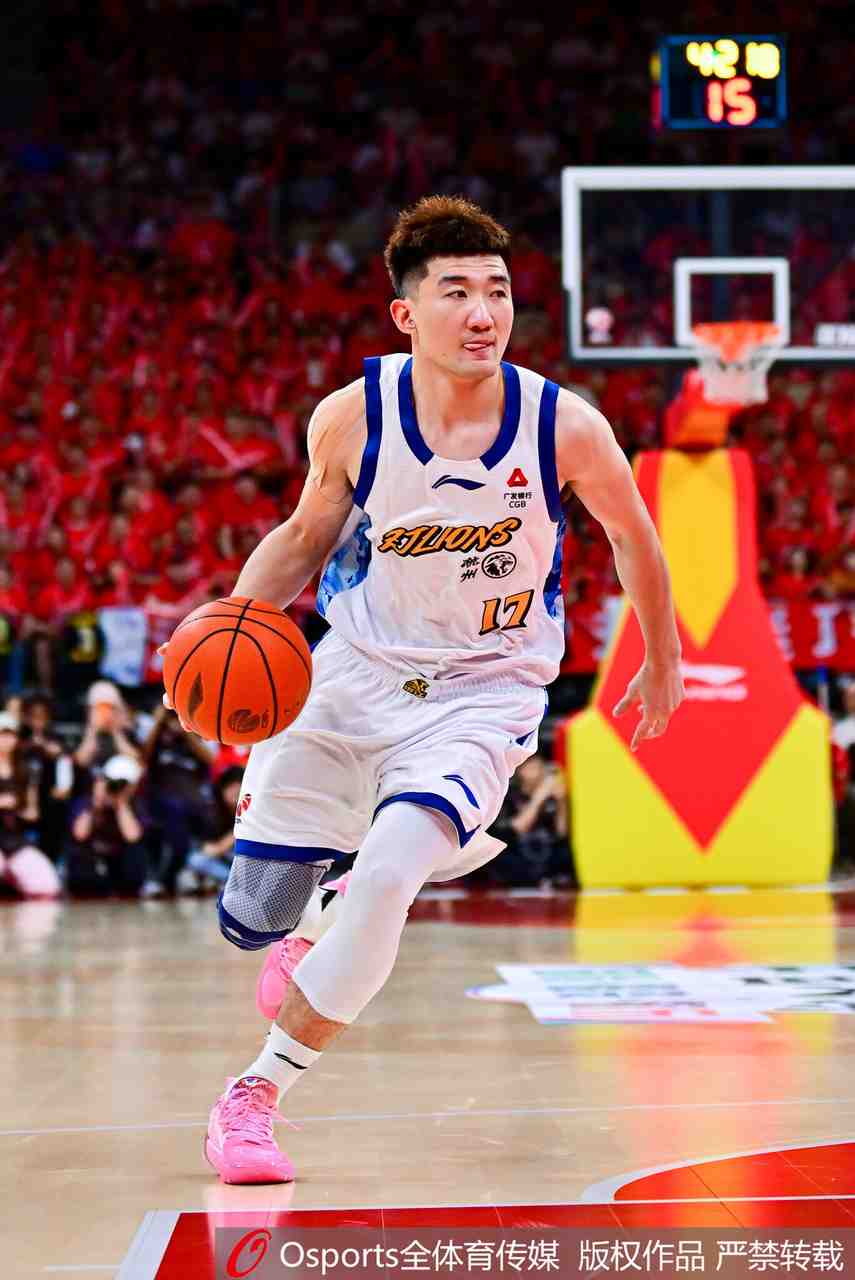 全能发挥!孙铭徽半场6中2拿下4分4板6助2断